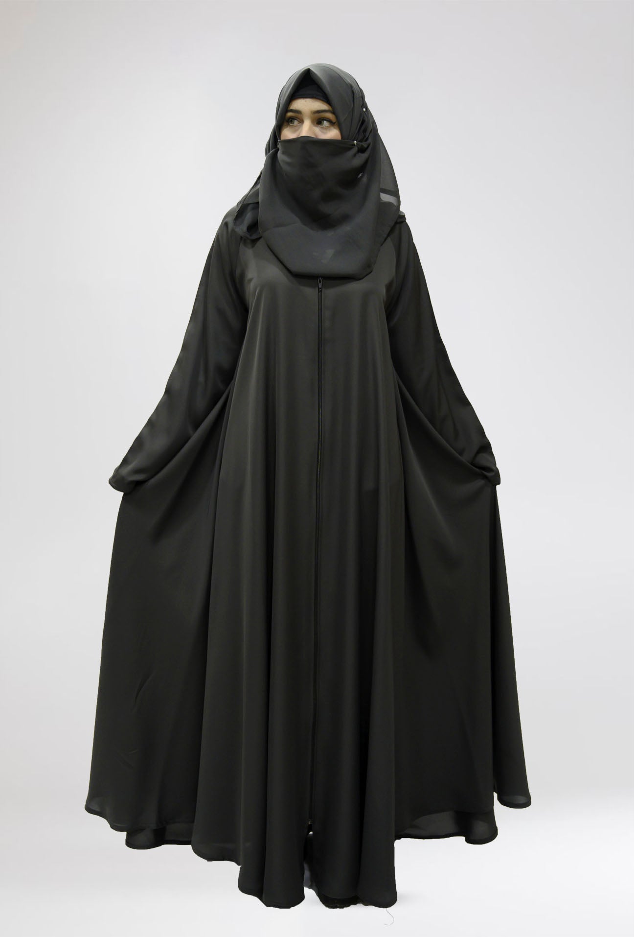 Nida Plain Front Zipper