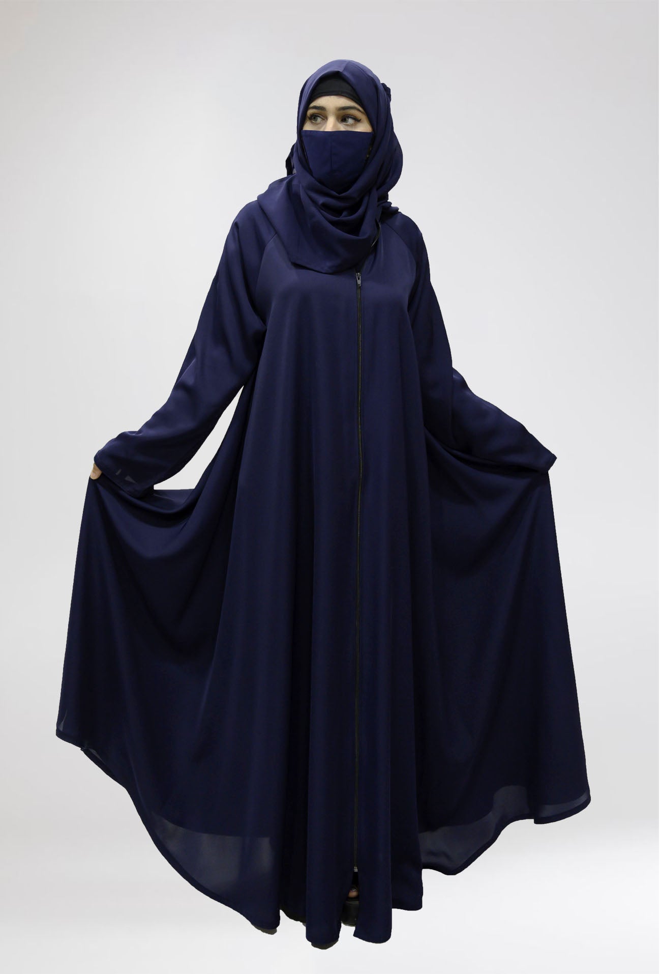 Nida Plain Front Zipper